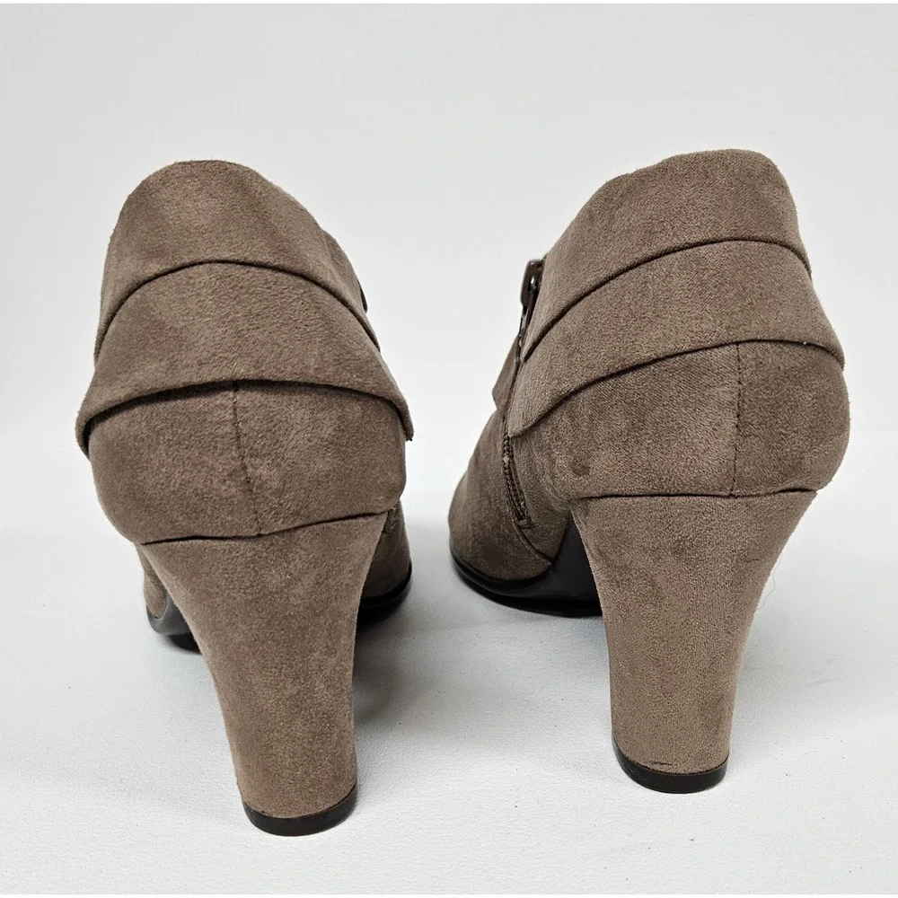 Aerosoles Heelrest Taupe Brown Faux Suede Ankle Boots Block Heel 9M Minimalist